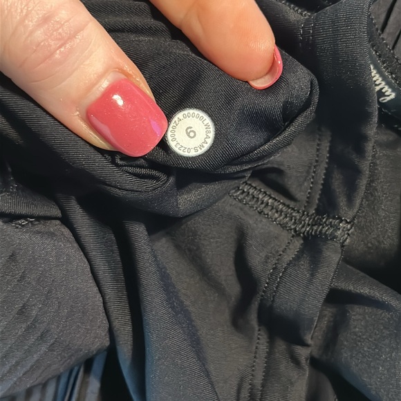 Lululemon varsity high rise size 6 - Picture 5 of 7